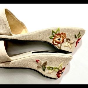 Embroidered floral summer Vivan wedge sandals with buckle size 9